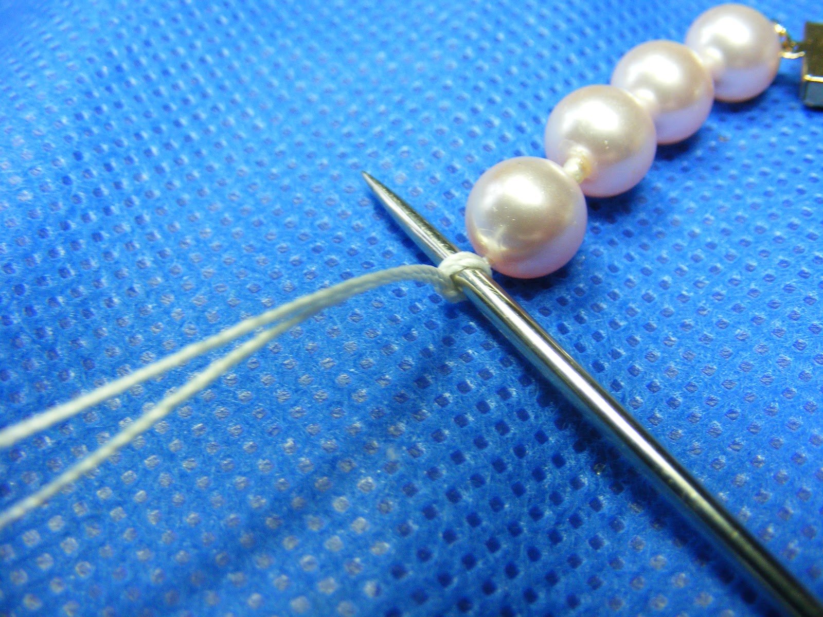 Stringing & Knot Placement